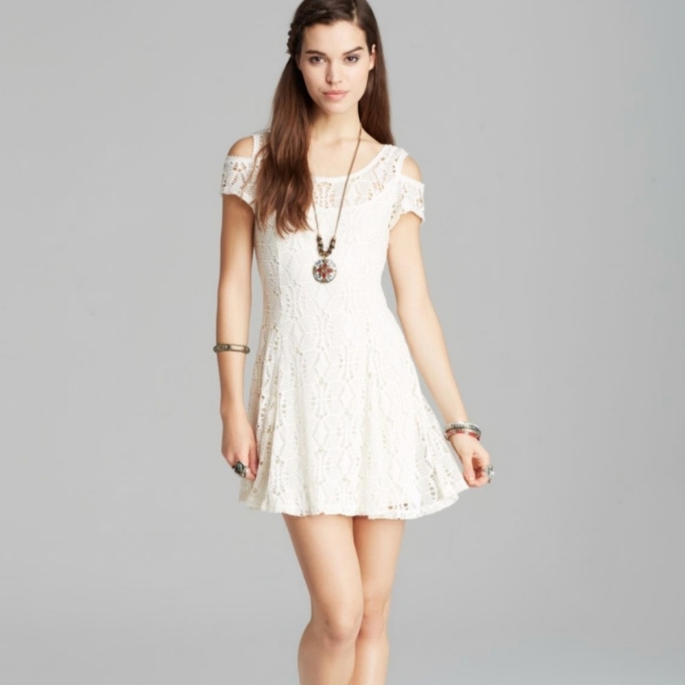 Free People Kiss Off‎ The Sun cold shoulder Dress Size Small in Ivory